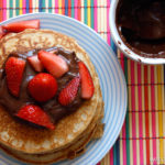 Receita de Panqueca Americana Integral com Morango e Nutella