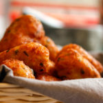 Receita de bolinho de bacalhau com molho tártaro