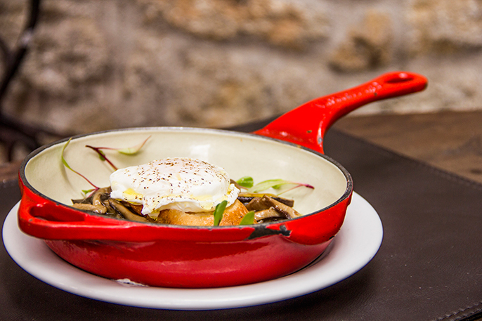 Poêlon-de-Champignon_frigideira-de-cogumelos-refogados-acompanhados-de-ovo-pochê-no-azeite-trufado-02