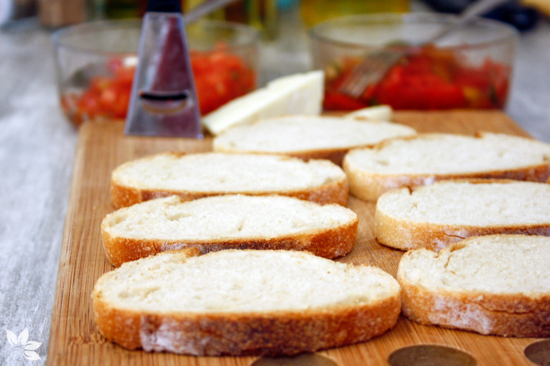 Receita de Bruschetta de tomate e de pimentões assados