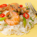 Camarão com especiarias asiáticas e arroz basmati