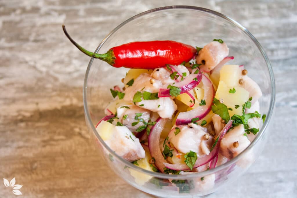 Ceviche fresco servido frio, ideal para quem busca receitas leves e práticas para o verão