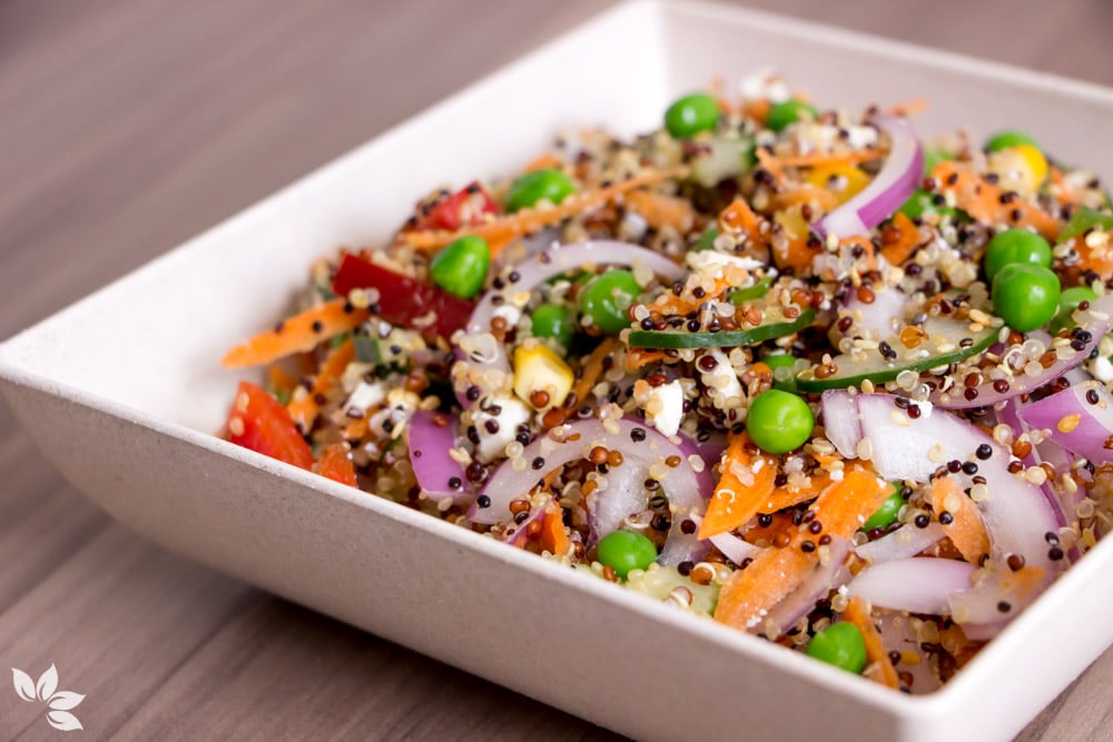 Salada de quinoa leve e refrescante para o verão
