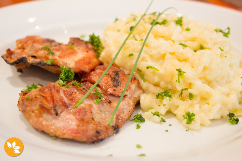 Jorge Restaurante - Frango Grelhado com Risoto de Alho Poró