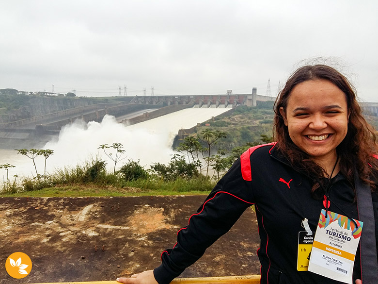 Eloah na Itaipu Binacional com uma das comportas aberta Eloah na Itaipu Binacional com uma das comportas aberta