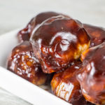 Receita de Almôndegas com Bacon Recheadas com Queijo Muçarela e Cobertas de Molho BBQ