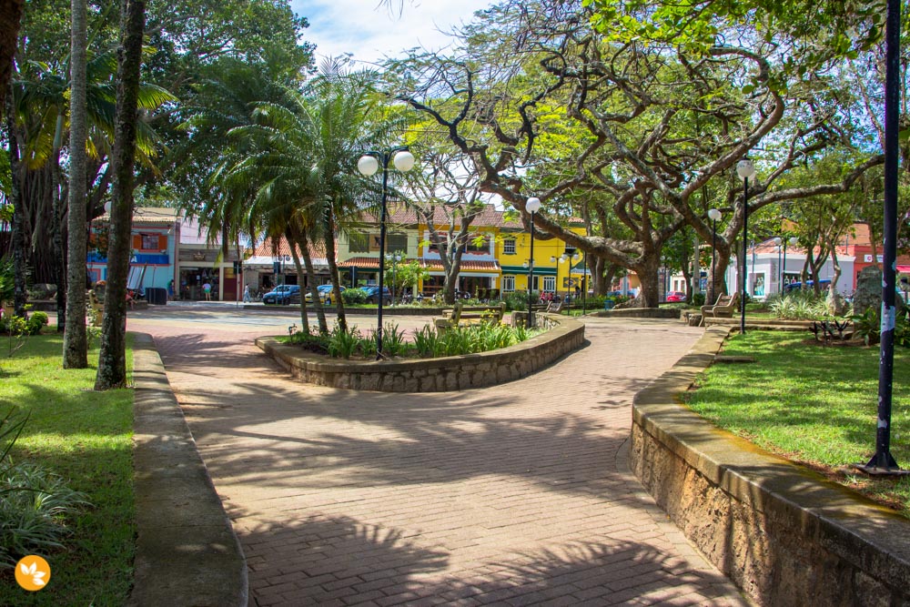 Passeio pela praça de Ilhabela