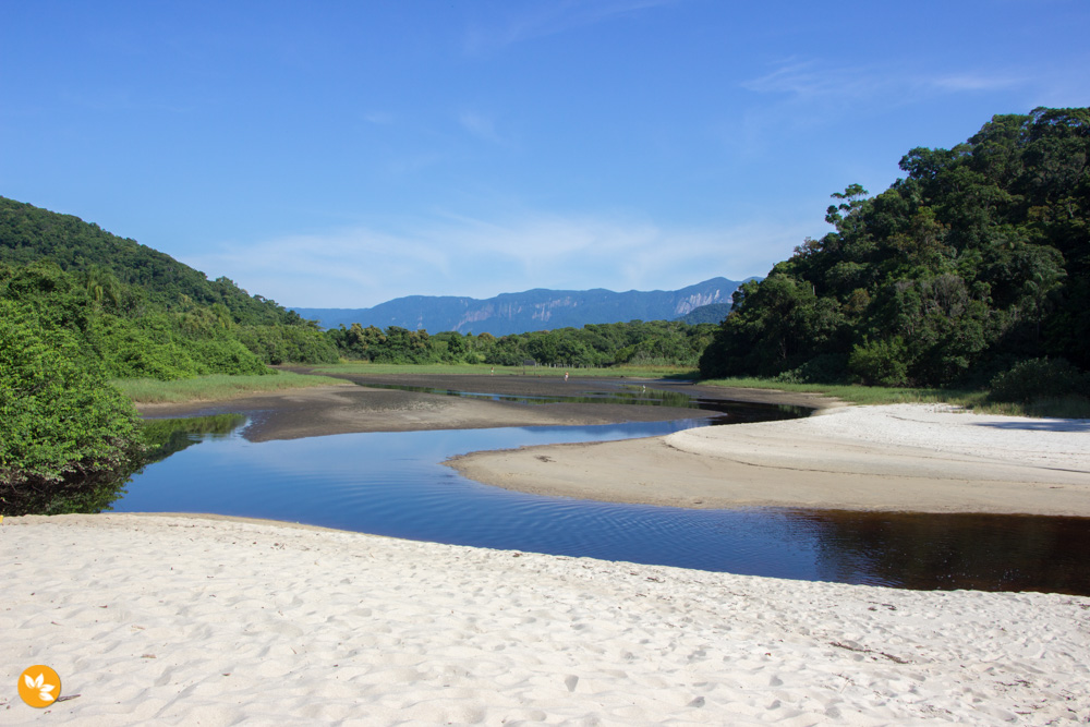 Praia da Juréia - Entre o mar e o rio de água doce Praia da Juréia - Entre o mar e o rio de água doce