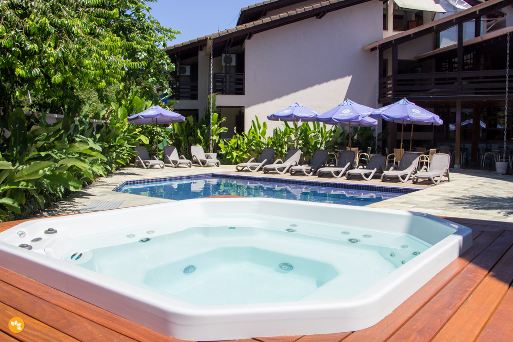 Jacuzzi e Piscina no Amarras Hotel em São Sebastião Jacuzzi e Piscina no Amarras Hotel em São Sebastião