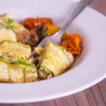 Receita de Ravioli de Abobrinha com queijo e molho de tomate assado