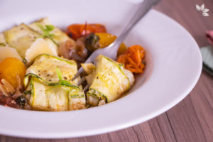 Receita de Ravioli de Abobrinha com queijo e molho de tomate assado