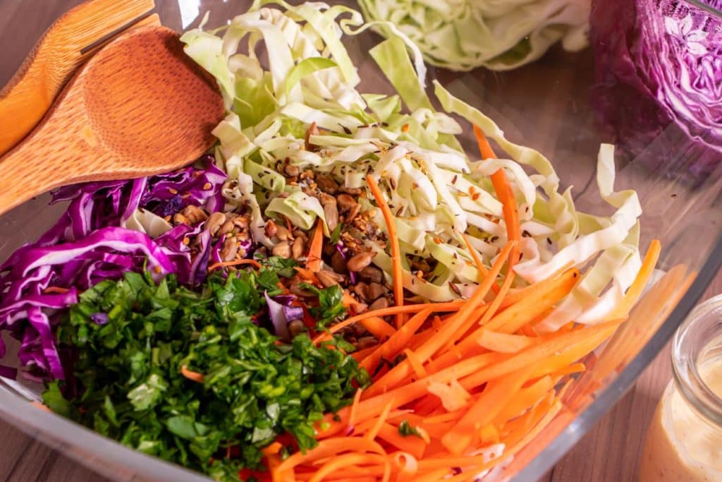 Como fazer salada de repolho cru com maionese