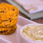 Receita de Bolinho de Lentilha com molho de gergelim