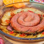 Receita de linguiça com batatas ao forno