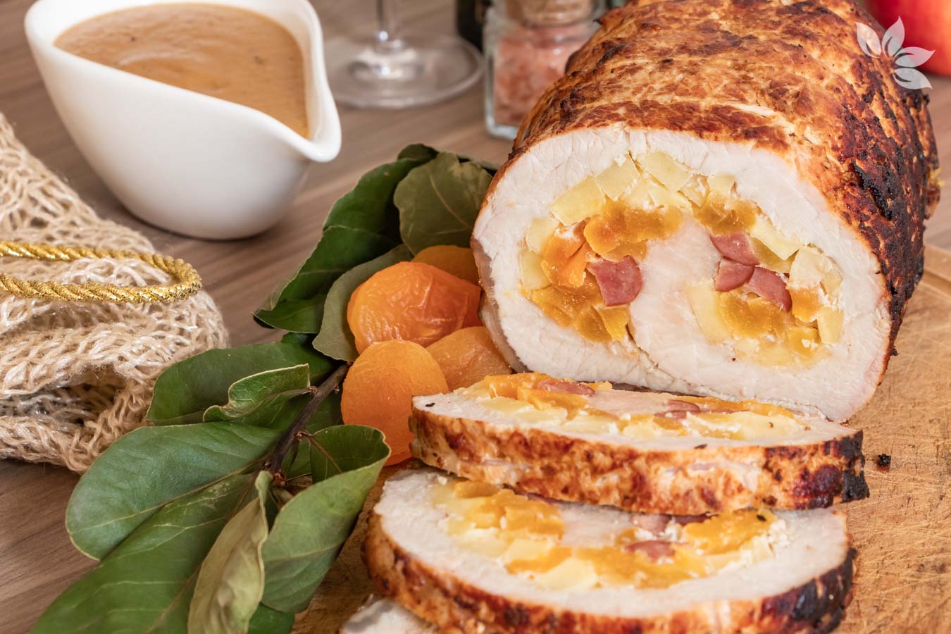 Receita de Lombo Recheado com maçã e damasco. Receita de Lombo Recheado com maçã e damasco.