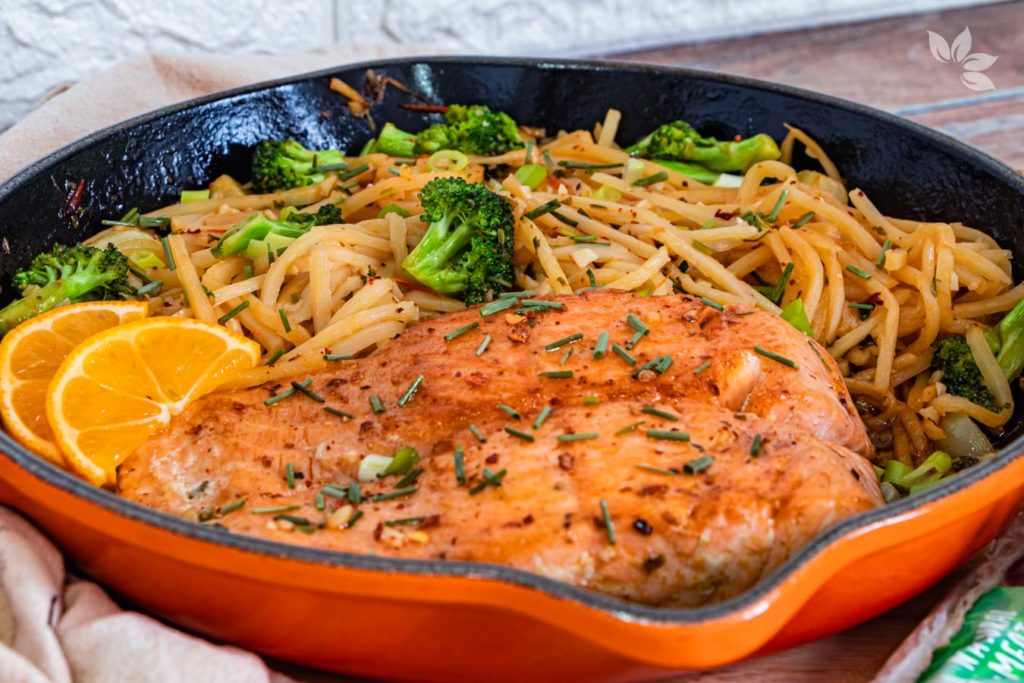 Receita de Salmão com Espaguete de Pupunha