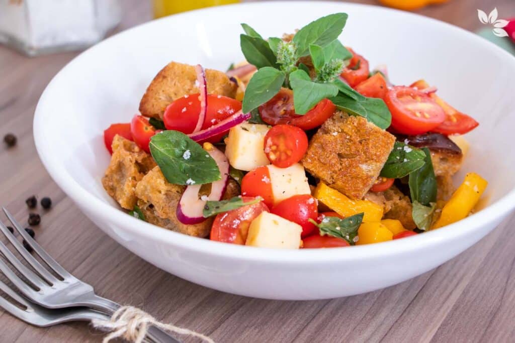 Panzanella, salada refrescante para dias quentes